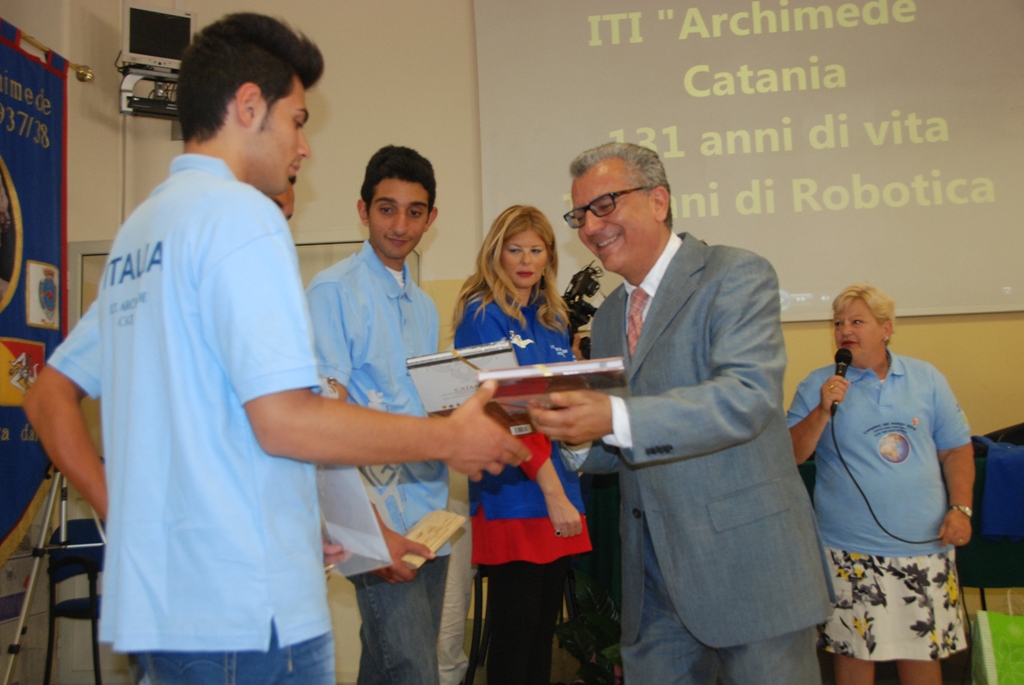 lomaggio del presidente cascone ai 3 ragazzi